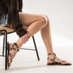 Sandale cuir décor médailles^Texto Discount
