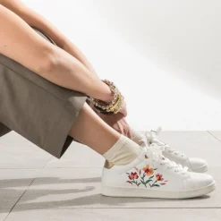 Tennis he broderies exclusives fleurs^Texto Online